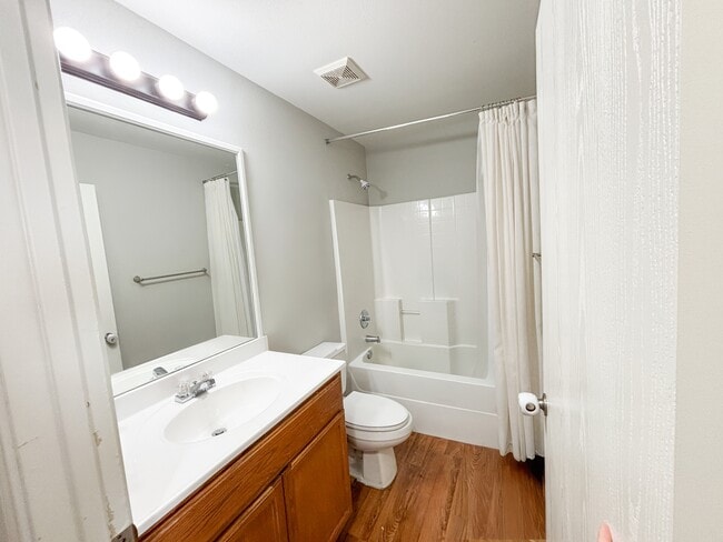 Photo - 2211 Bellmont