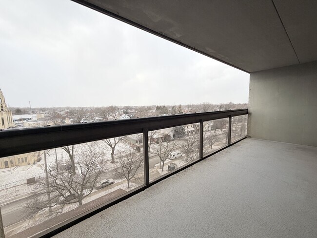 Photo - 1653 Ouellette Ave Unit 702