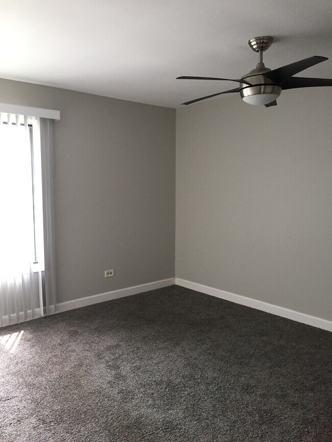 Master bedroom - 400 74th St Unit 206