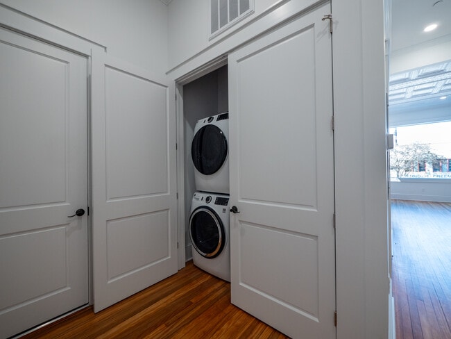 Photo - 121 N Main St