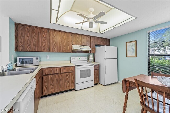 Building Photo - 980 Palm View Dr Unit 107 Rental