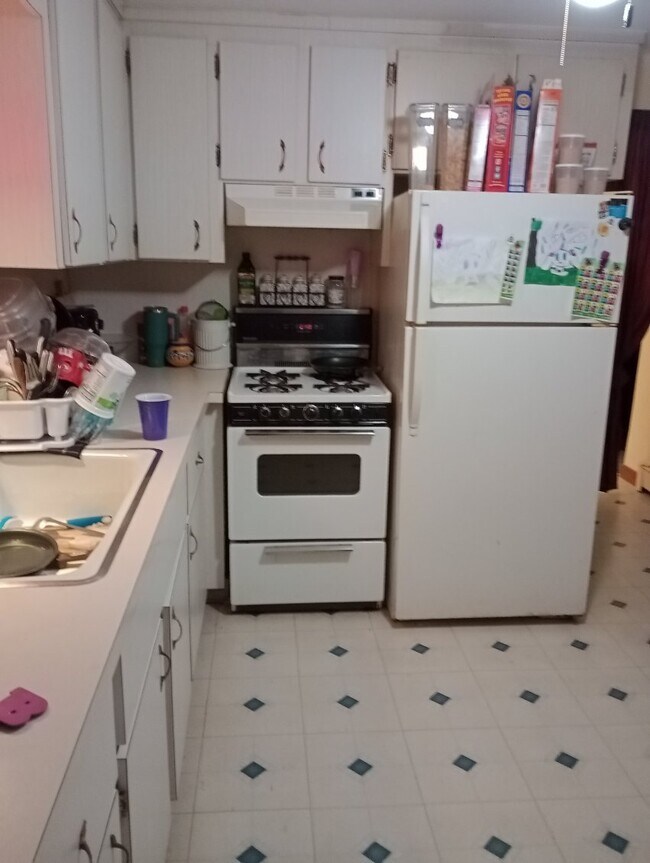 KITCHE - 28 Warren St Unit 1