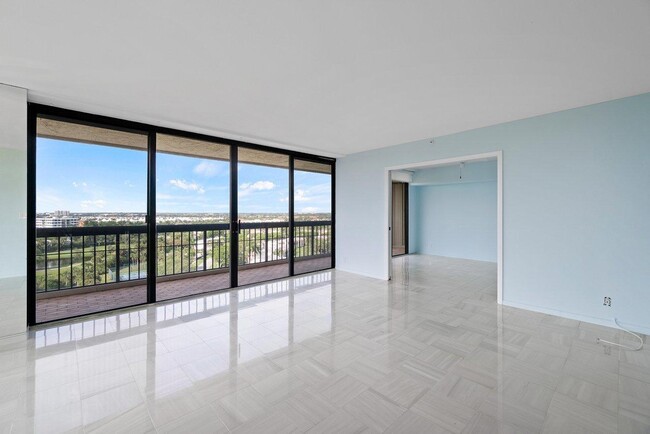 Photo - 1900 Consulate Pl Unidad 1004