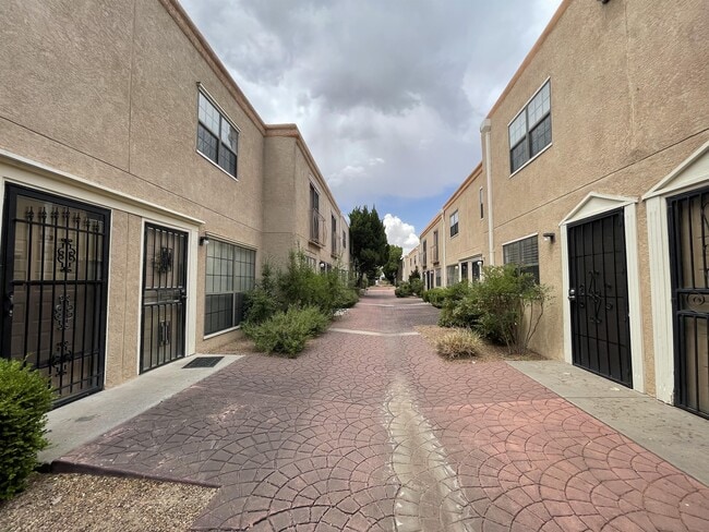 Photo - 6041 Sequoia Rd NW