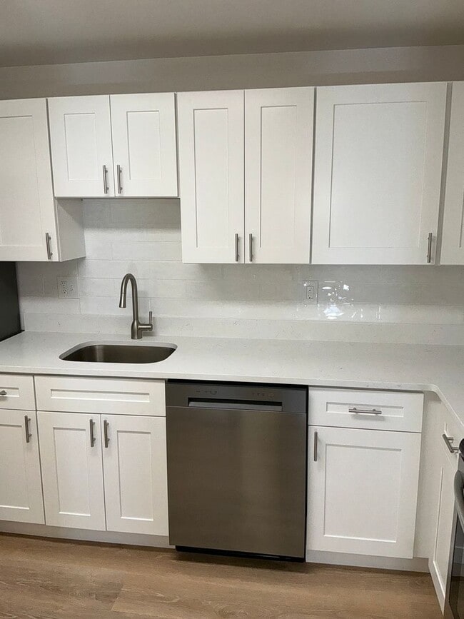 Photo - Very well maintained 3 bedroom 2 full 1 half bath town home located in the desired Stonebridge Co...