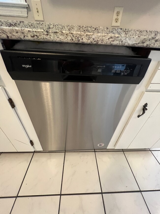 Photo - 809 Robin Hood Trail