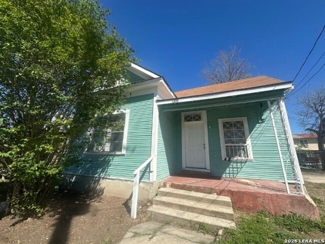 Building Photo - This affordable Quaint Westside Home Is ready for immediate occupancy