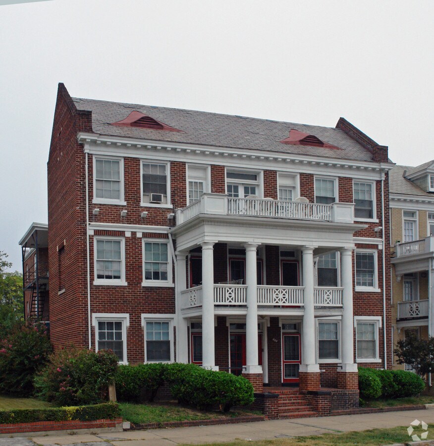 Photo - 806 N Arthur Ashe Blvd Apartments