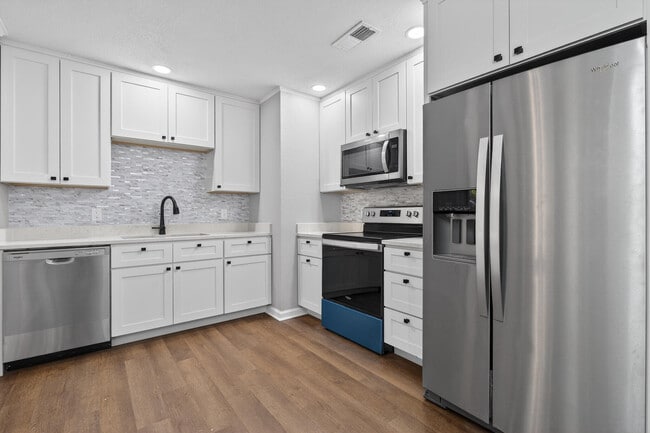 Photo - 420 Paradise Rd