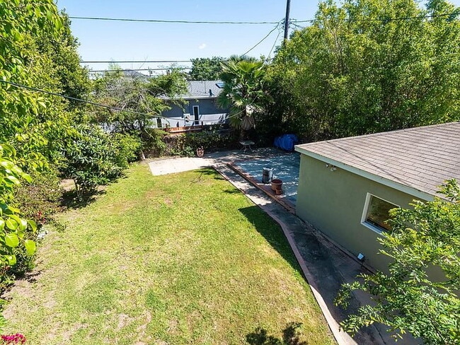 Building Photo - 7848 Bleriot Ave