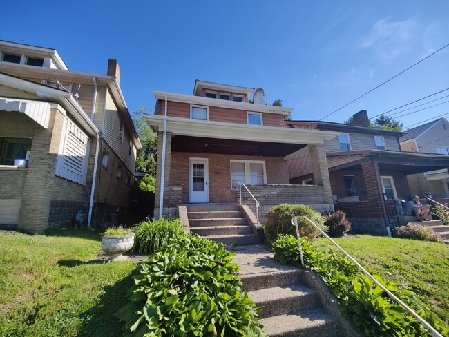 Building Photo - *Spacious & Updated 3BD/1BA Single-Family Home Available in Brookline*