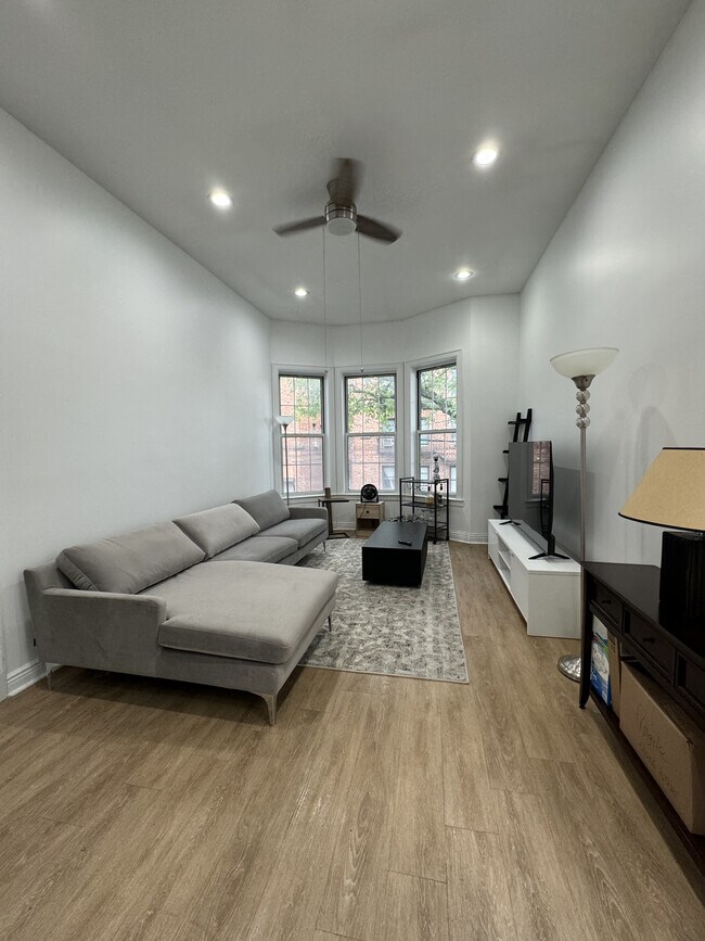 Photo - 2459 Cambreleng Ave