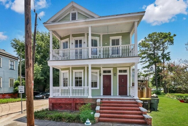 2 BED | 2 BATH | PRIVATE FRONT AND BACK PORCH | MIDTOWN - 2 BED | 2 BATH | PRIVATE FRONT AND BACK PORCH | MIDTOWN
