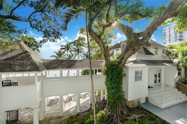 Photo - 2025 Brickell Ave Unit 605