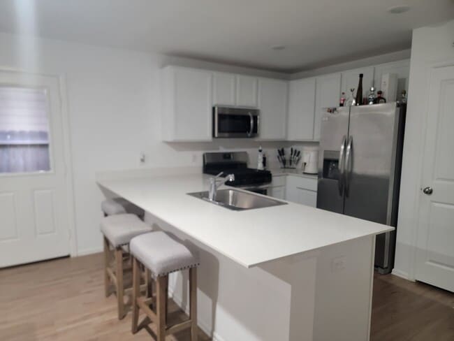 Building Photo - 335 Riverwood Village Ln