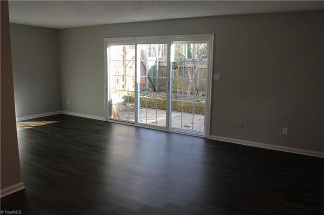 121 Charlestowne Cir
