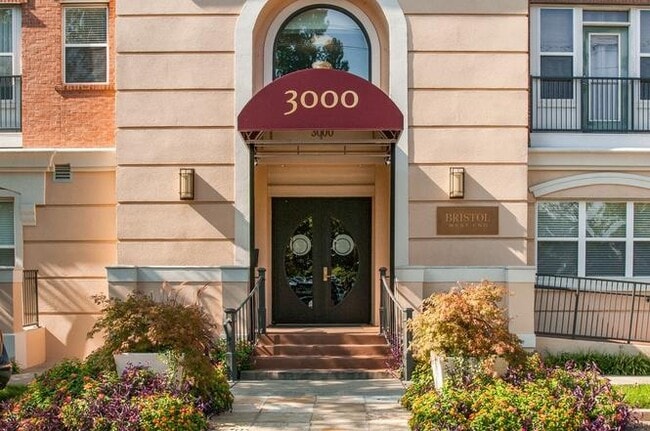 Front Entrance - 3000 Vanderbilt Pl Unidad 413 Rental
