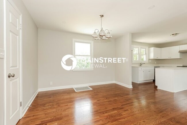 Photo - 3 Bedroom Pet-Friendly Home in MADISON, TN with Main Street Renewal