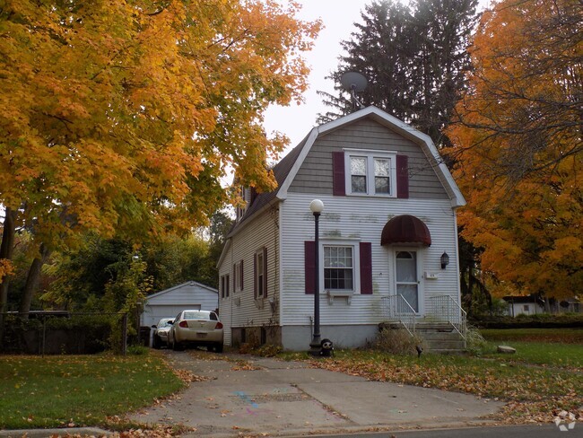 Building Photo - 610 E North St Rental