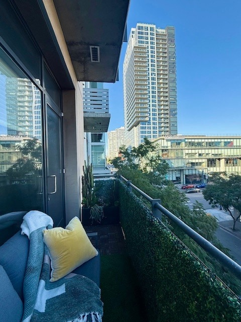 Building Photo - 527 10th Ave Unit 409