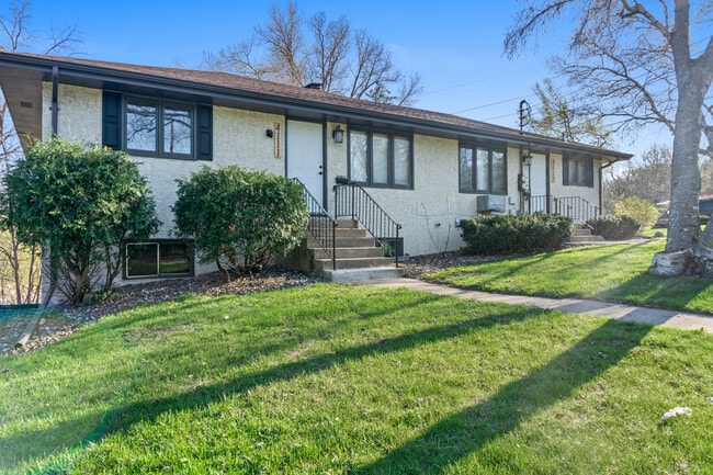 Building Photo - 4115 Lowry Ave N Unit 4111