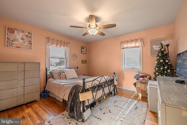 Photo - 211 Marlyn Ave