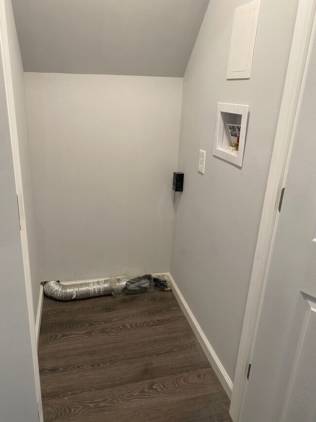 Photo - NEWLY RENOVATED 2 BEDROOM IN THE HEART OF BLOOMFIELD!