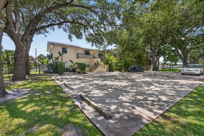 Photo - 708 SW Gardens Blvd
