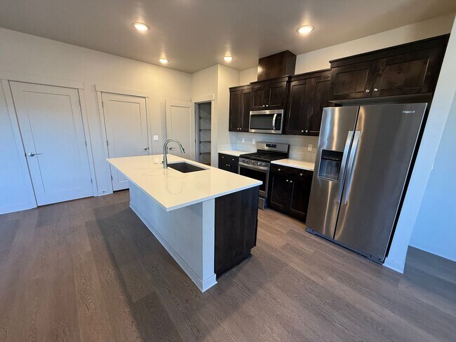 Photo - 3 Bed/2.5 Bath Pahlisch Home in NE Bend - ...