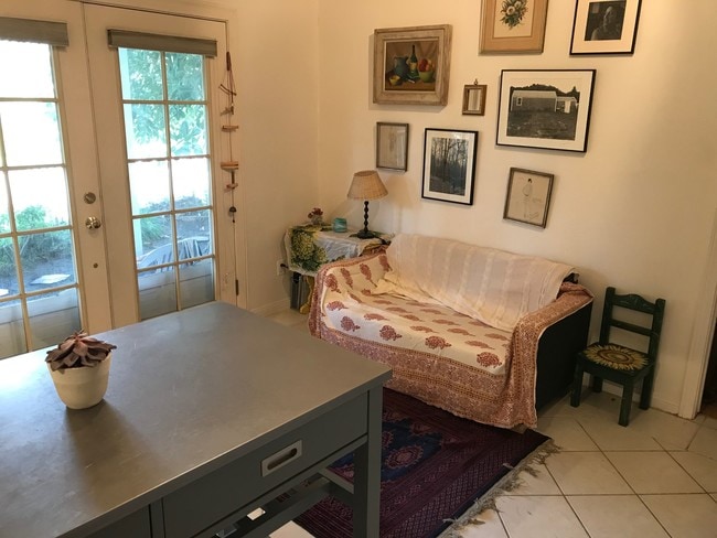 entrance/kitchen
