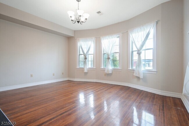 Photo - 20 Summit Ave