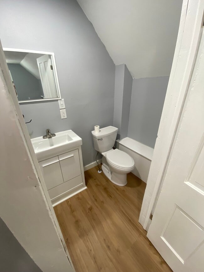 Building Photo - 501 Clarence St Rental