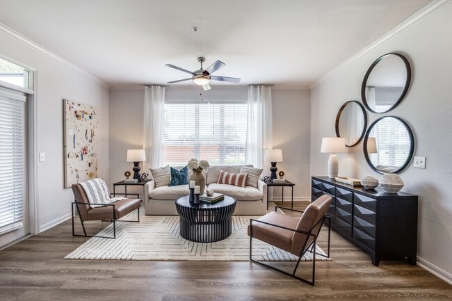 Building Photo - Where Style Meets $1,000 Savings Unit SAPD1