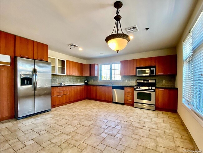 259 Glen Cove Ave Unit 255