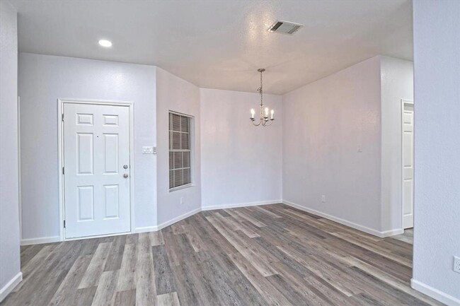 Photo - 401 Bandara Woods Blvd