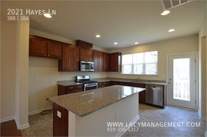 Photo - 2021 Hayes Ln