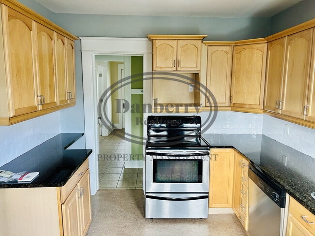 Photo - 436 E 5th St