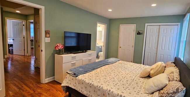 Photo - 18 Columbus Dr