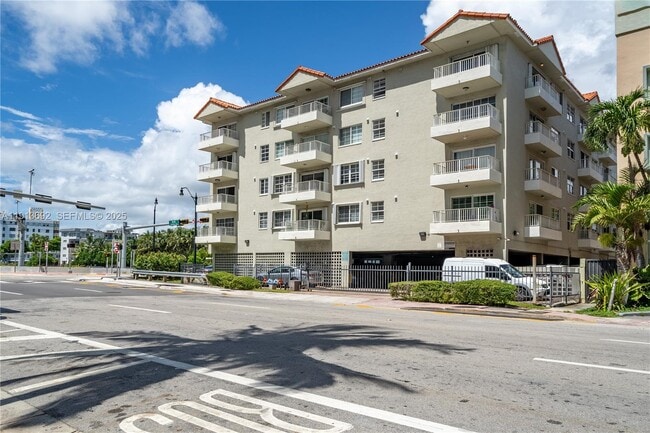 Building Photo - 2600 Collins Ave Unit 308