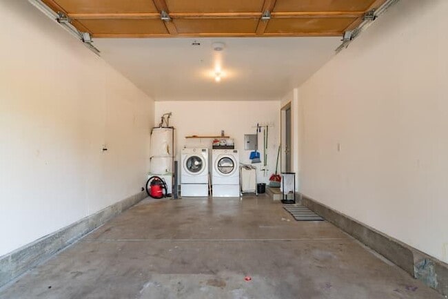 Photo - 565 Primrose Dr