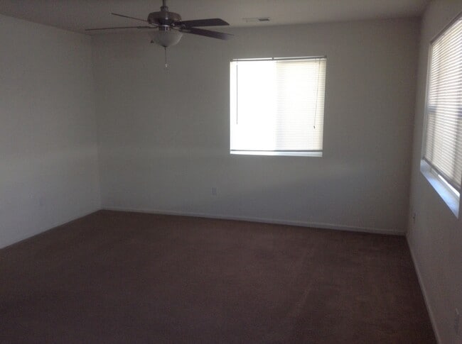 Photo - 323 Arkel Way