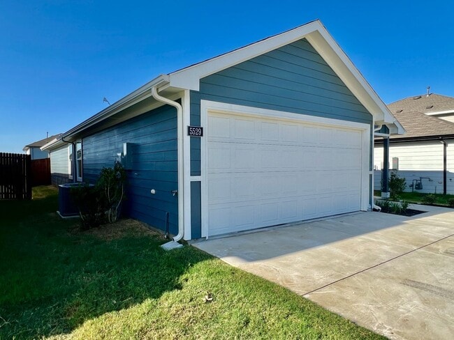 5529 Rollins Dr