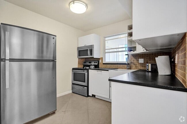 Building Photo - 2017 S Ocean Dr Rental