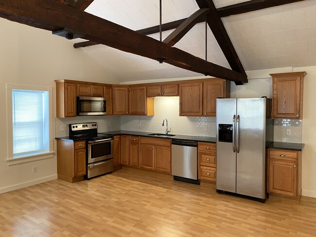 Building Photo - 114 S 6th St Unit Apt. A