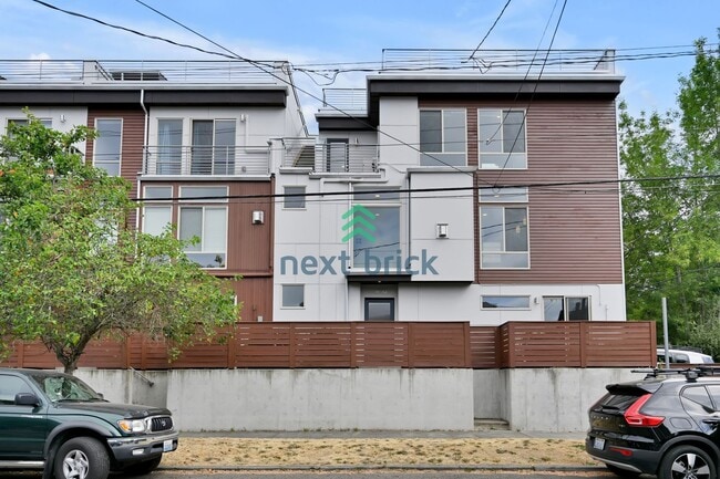 Sleek and Spacious Townhome with Gourmet K... - Sleek and Spacious Townhome with Gourmet K...