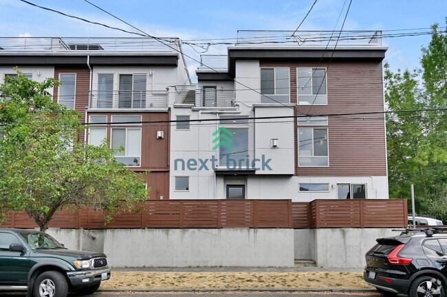 Building Photo - Sleek and Spacious Townhome with Gourmet K...