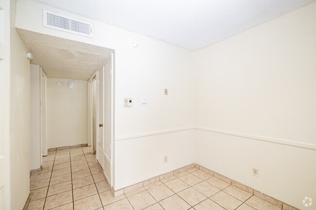 2BR, 1BA - 750SF - Dining Room
