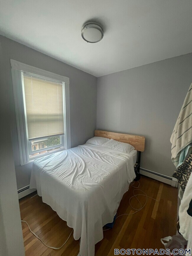 11 Houghton St Unit 3