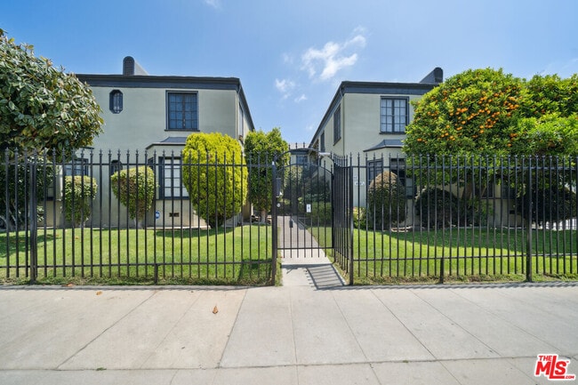 Photo - 1408 N Mansfield Ave Apartment