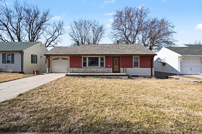 Building Photo - 2406 S 46th St